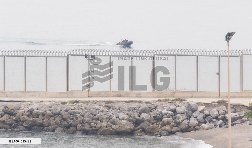 Hundreds Of Migrants Try To Swim Into Ceuta On A Night Of High Migratory Pressure - Spain