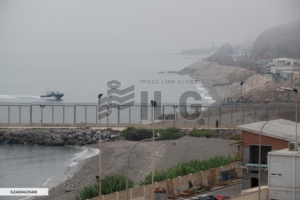 Hundreds Of Migrants Try To Swim Into Ceuta On A Night Of High Migratory Pressure - Spain