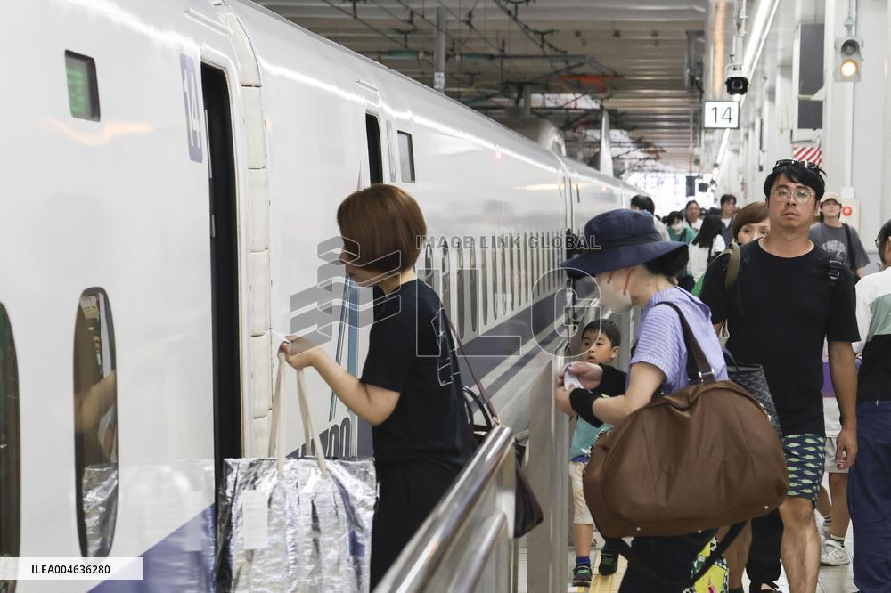 Return rush of holidaymakers