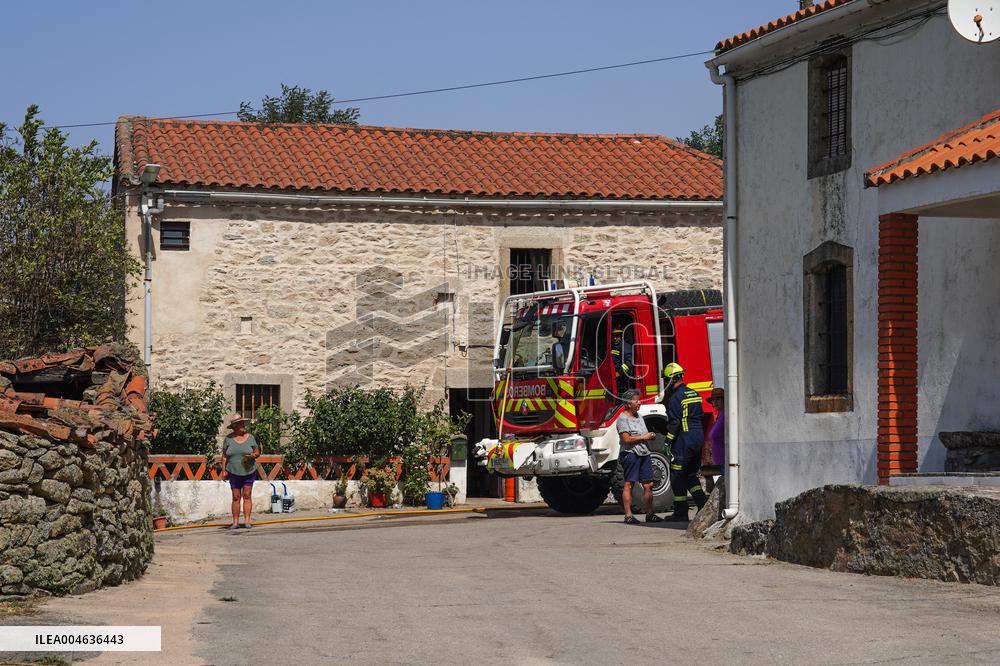 Fires in Cipérez and El Payo Spread Amid Wind and Heat - Spain