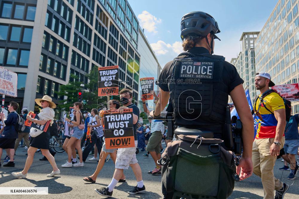 Protests Against The Deploy of National Guard Troops - Washington DC