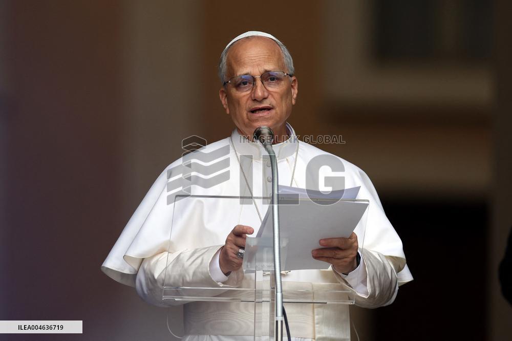 Pope Leo XIV recites the Angelus in Castelgandolfo - Rome