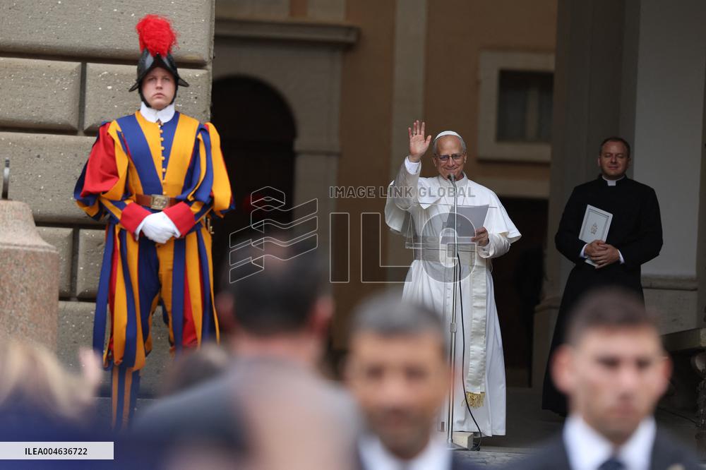 Pope Leo XIV recites the Angelus in Castelgandolfo - Rome