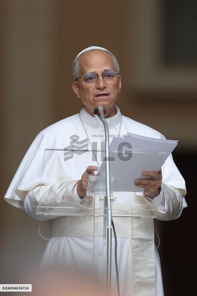 Pope Leo XIV recites the Angelus in Castelgandolfo - Rome