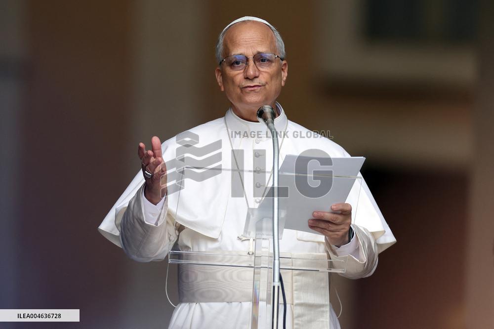 Pope Leo XIV recites the Angelus in Castelgandolfo - Rome