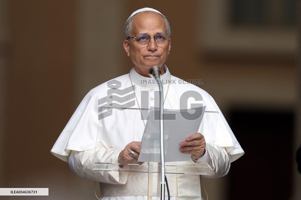 Pope Leo XIV recites the Angelus in Castelgandolfo - Rome