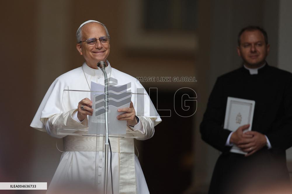 Pope Leo XIV recites the Angelus in Castelgandolfo - Rome