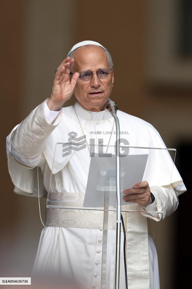 Pope Leo XIV recites the Angelus in Castelgandolfo - Rome