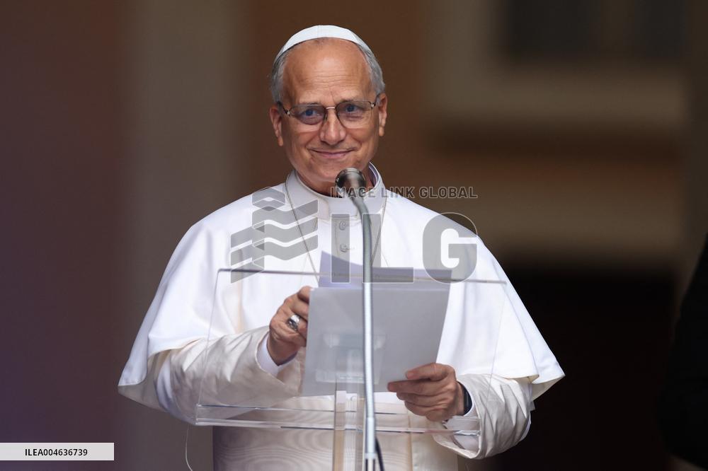 Pope Leo XIV recites the Angelus in Castelgandolfo - Rome