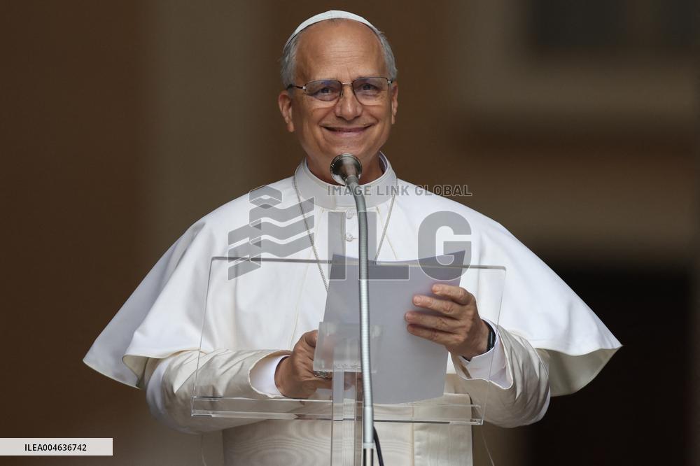 Pope Leo XIV recites the Angelus in Castelgandolfo - Rome