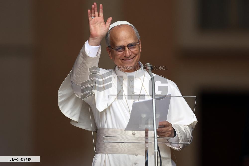 Pope Leo XIV recites the Angelus in Castelgandolfo - Rome