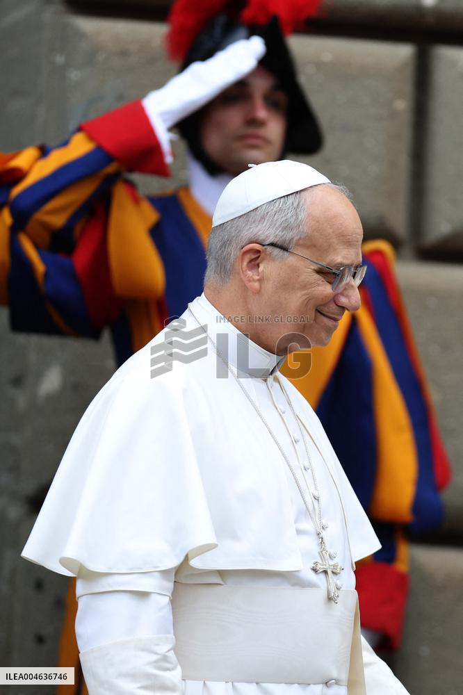 Pope Leo XIV recites the Angelus in Castelgandolfo - Rome