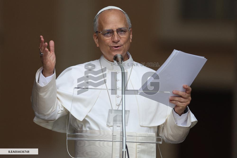 Pope Leo XIV recites the Angelus in Castelgandolfo - Rome