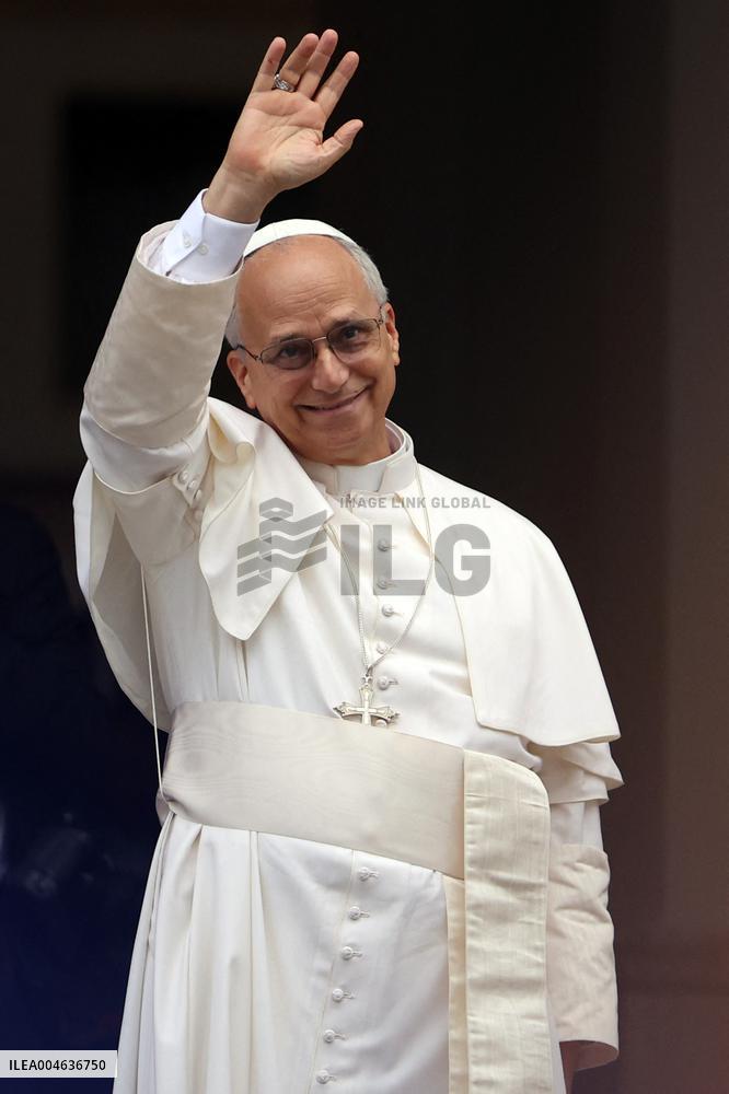 Pope Leo XIV recites the Angelus in Castelgandolfo - Rome