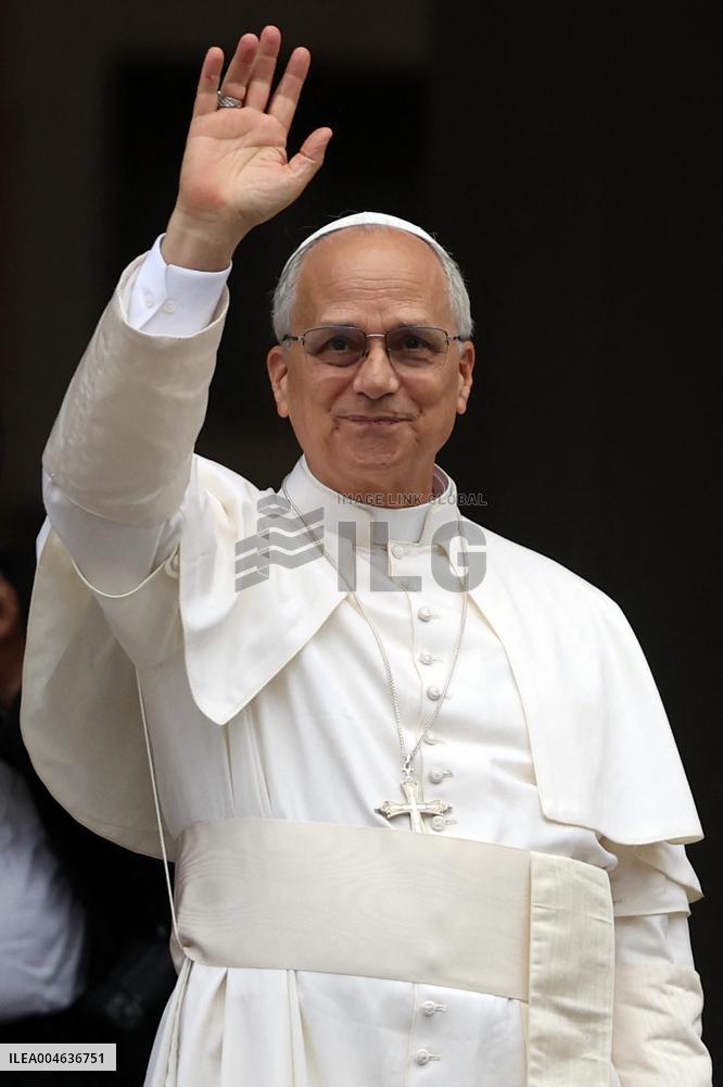 Pope Leo XIV recites the Angelus in Castelgandolfo - Rome