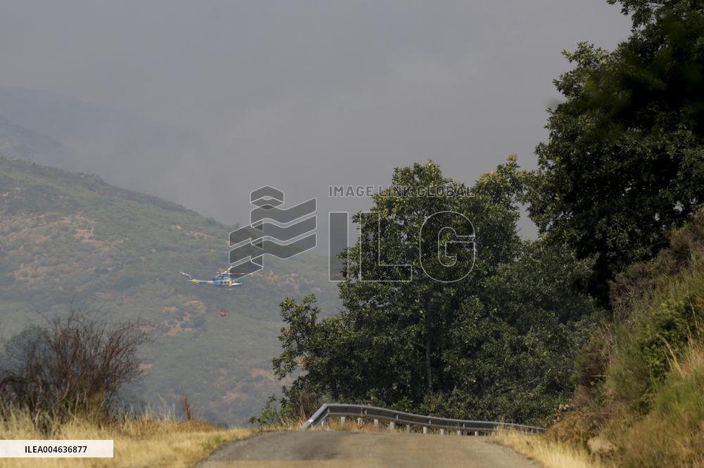 Yeres-Llamas Fire Advances Toward Ponferrada Evacuations Underway - Spain