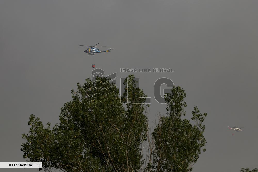 Yeres-Llamas Fire Advances Toward Ponferrada Evacuations Underway - Spain