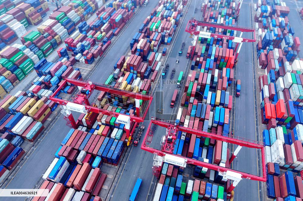 Qingdao Port Yard Foreign Trade Container