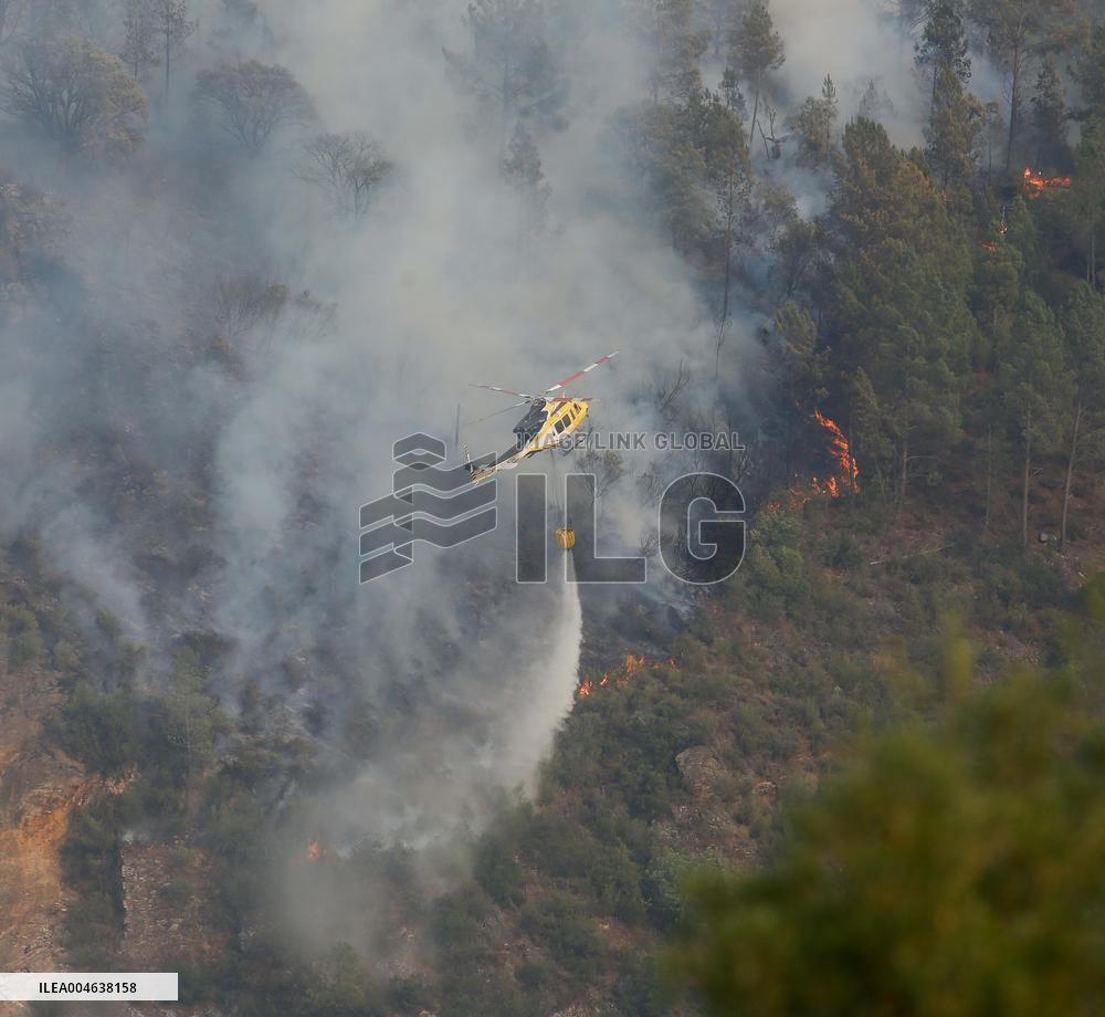 Larouco Fire Crosses Sil River into Lugo - Spain