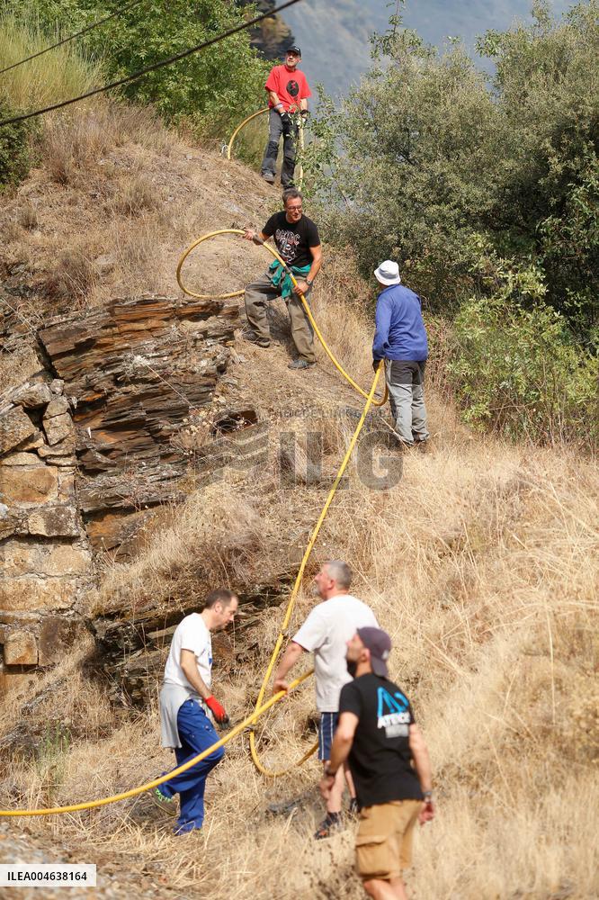 Larouco Fire Crosses Sil River into Lugo - Spain