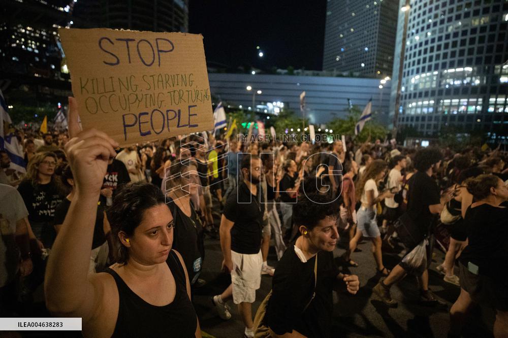 Thousands of Israelis Protest - Tel Aviv