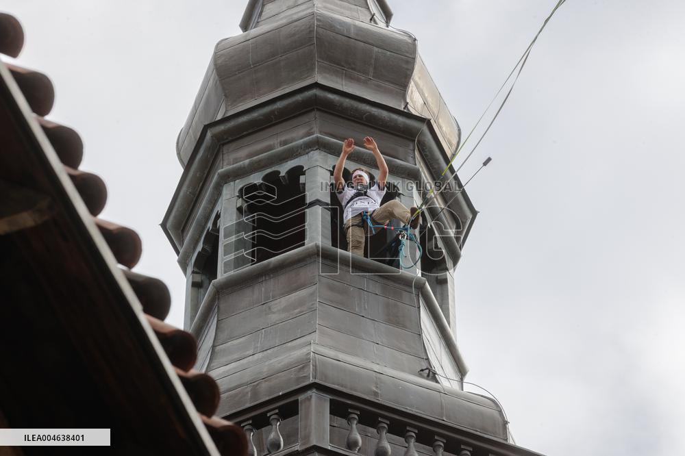 Slacklining in Tallinn Old Town