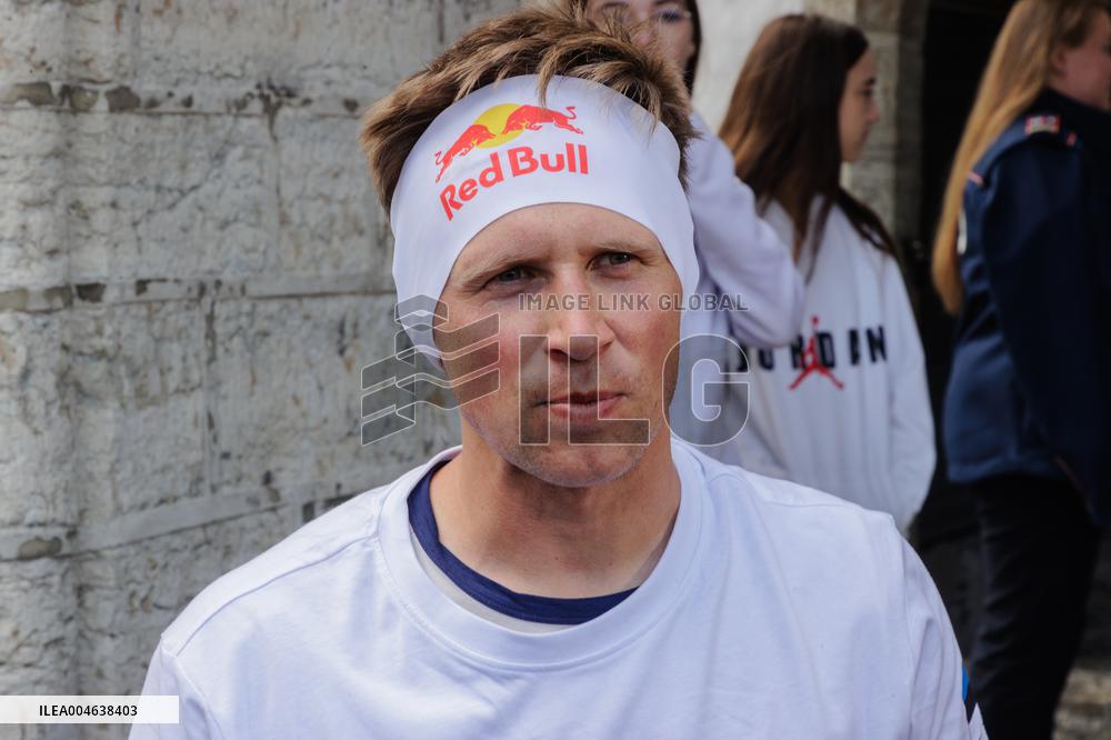 Slacklining in Tallinn Old Town