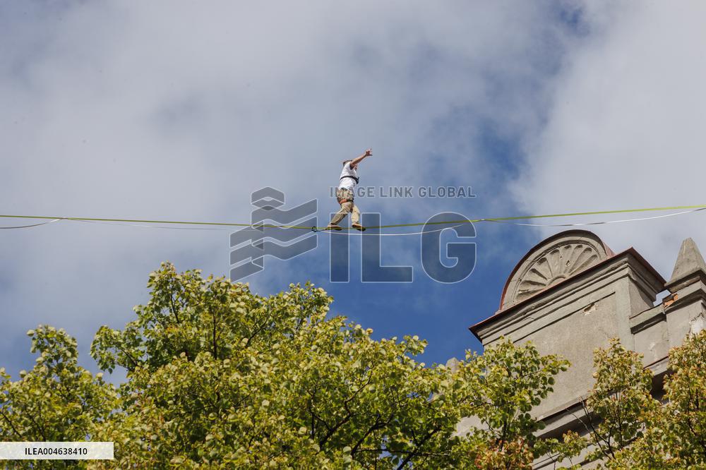 Slacklining in Tallinn Old Town