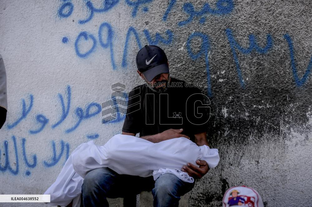 Families Mourn Airstrike Victims - Gaza