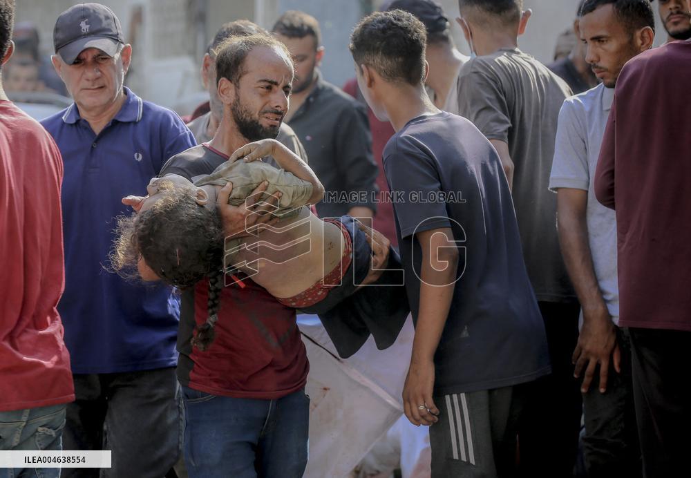 Families Mourn Airstrike Victims - Gaza