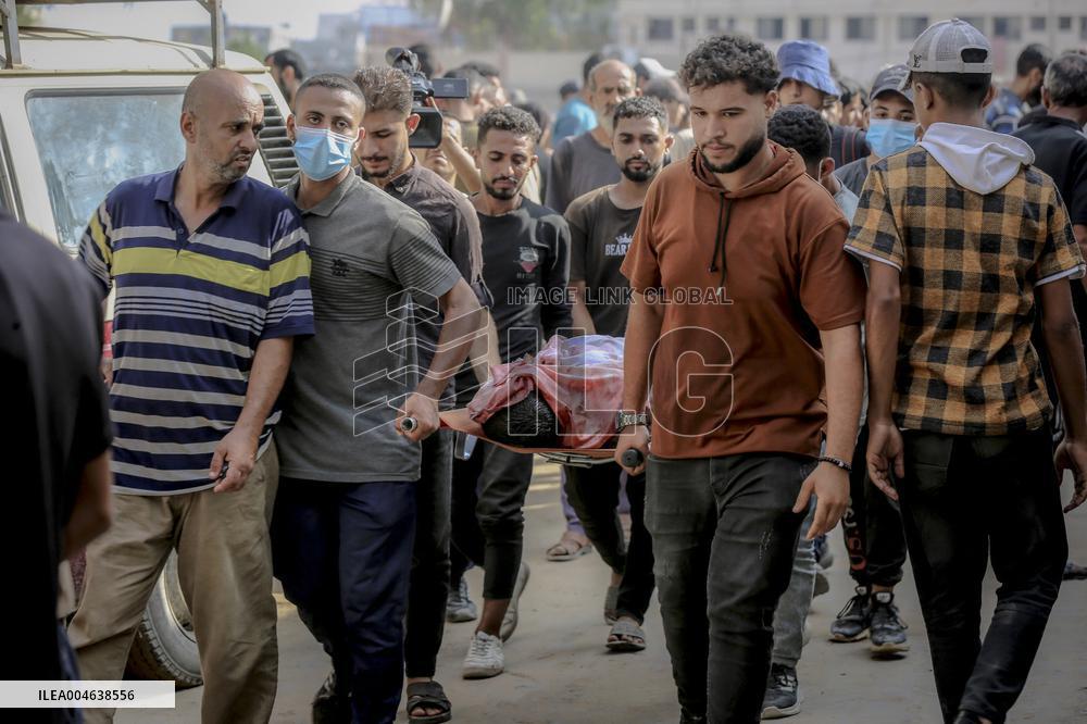 Families Mourn Airstrike Victims - Gaza