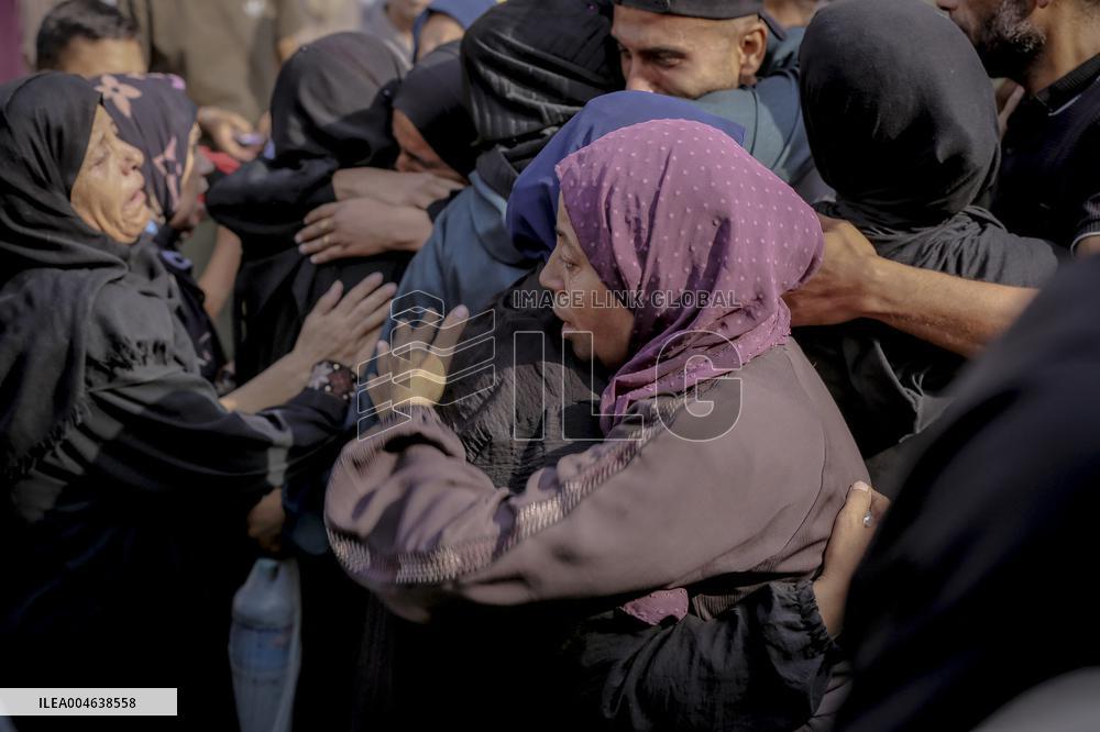 Families Mourn Airstrike Victims - Gaza