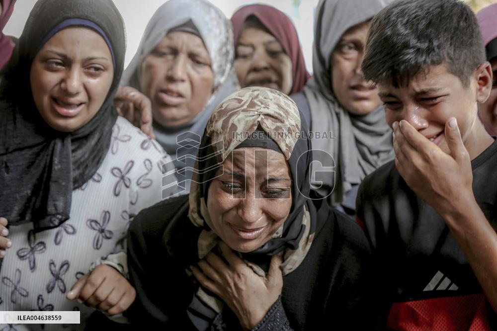 Families Mourn Airstrike Victims - Gaza