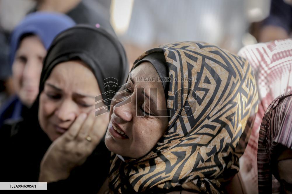 Families Mourn Airstrike Victims - Gaza