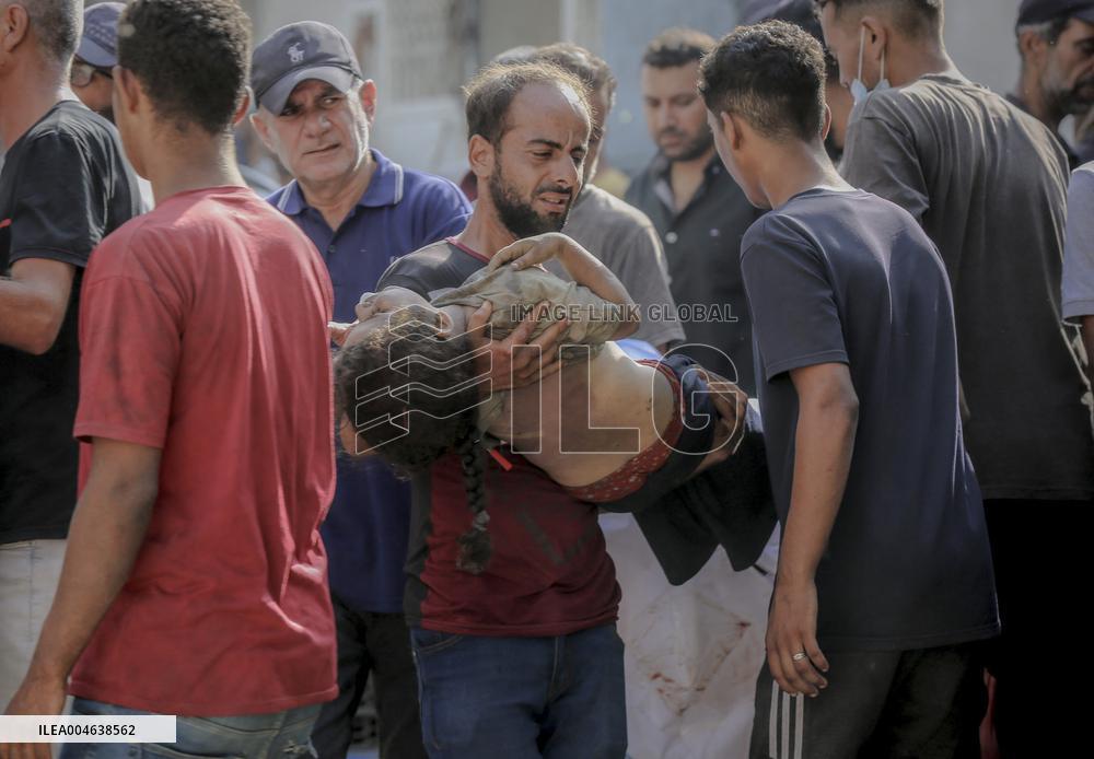 Families Mourn Airstrike Victims - Gaza