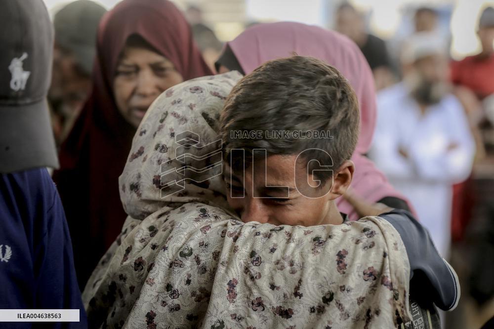 Families Mourn Airstrike Victims - Gaza