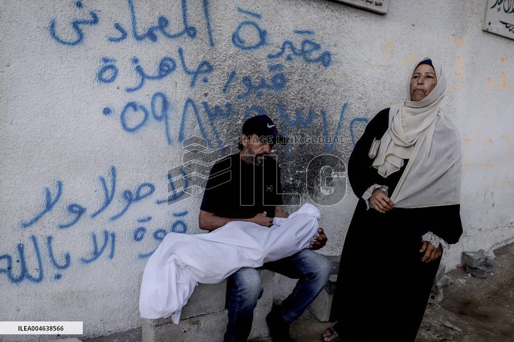 Families Mourn Airstrike Victims - Gaza