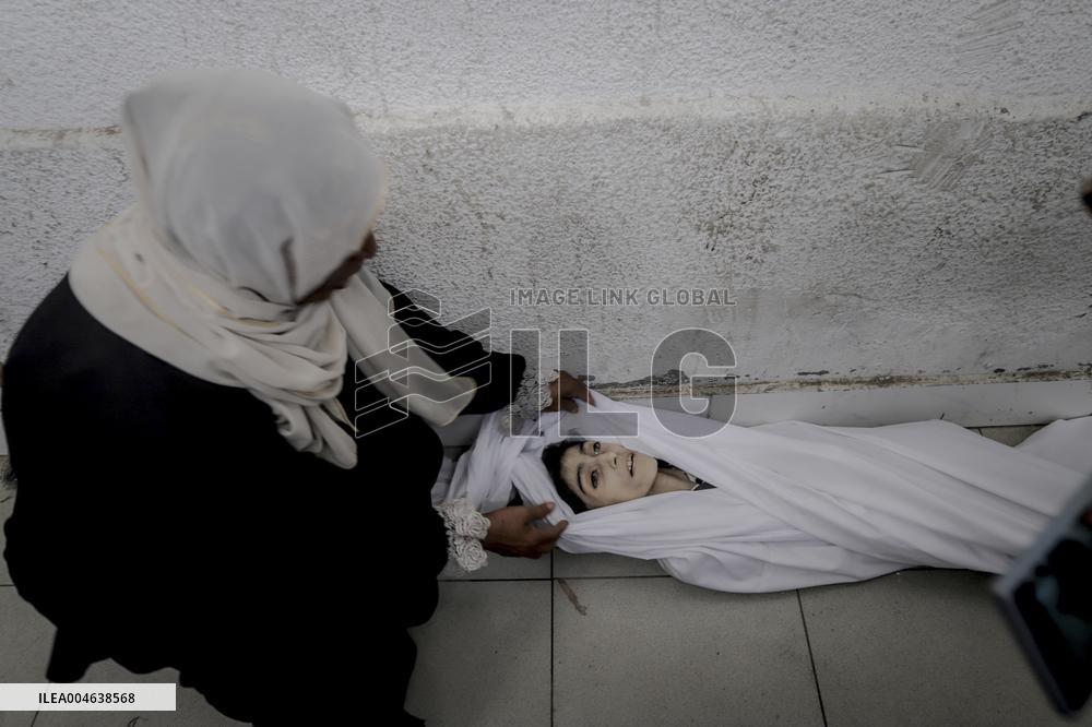 Families Mourn Airstrike Victims - Gaza