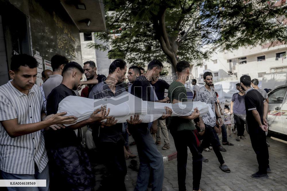 Families Mourn Airstrike Victims - Gaza