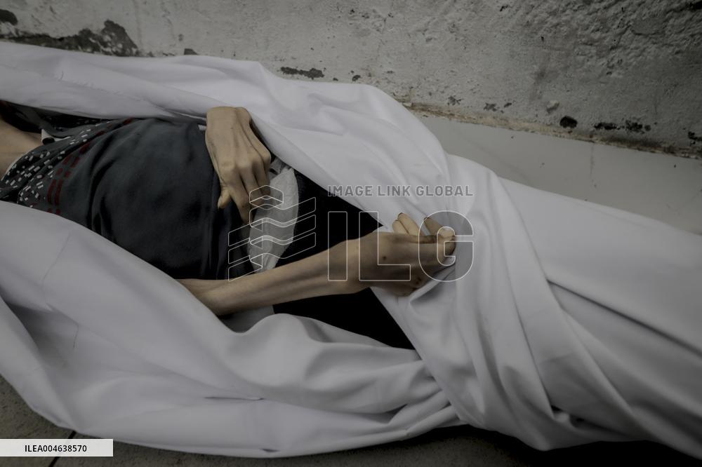 Families Mourn Airstrike Victims - Gaza