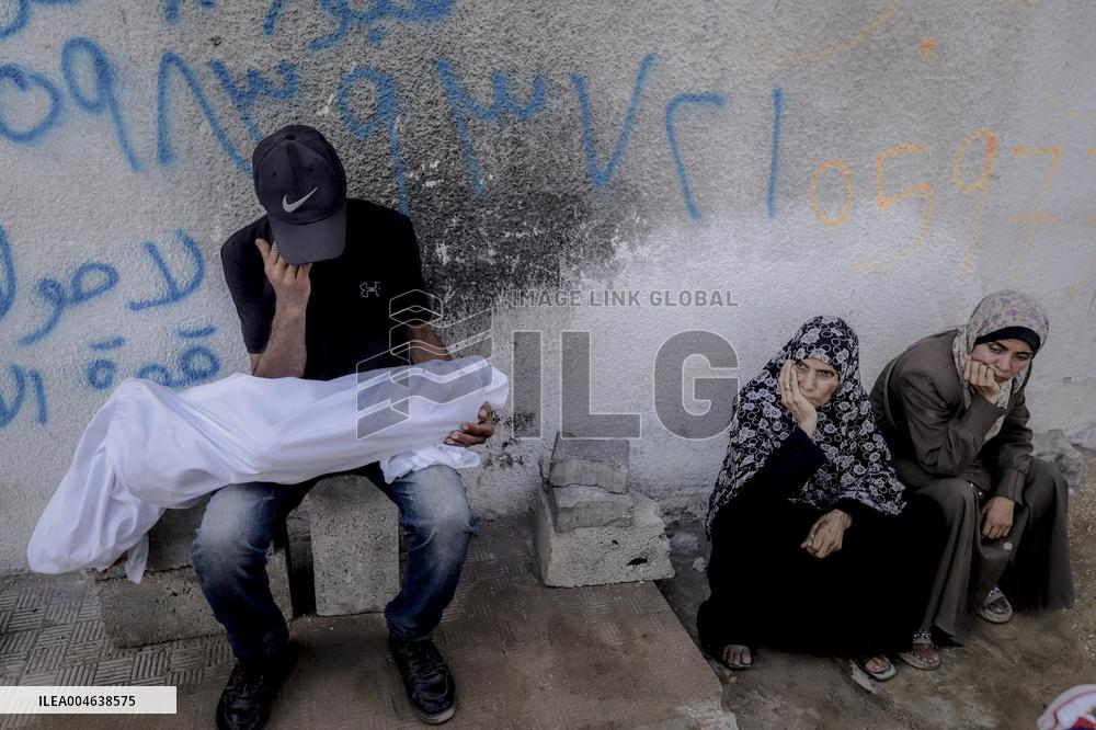 Families Mourn Airstrike Victims - Gaza