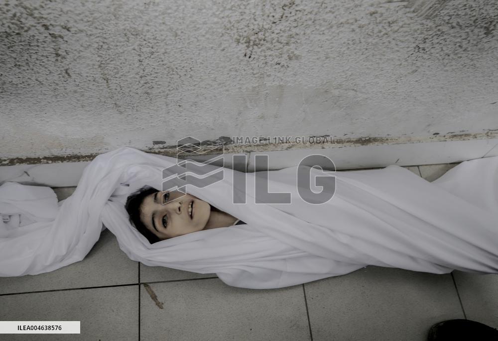 Families Mourn Airstrike Victims - Gaza