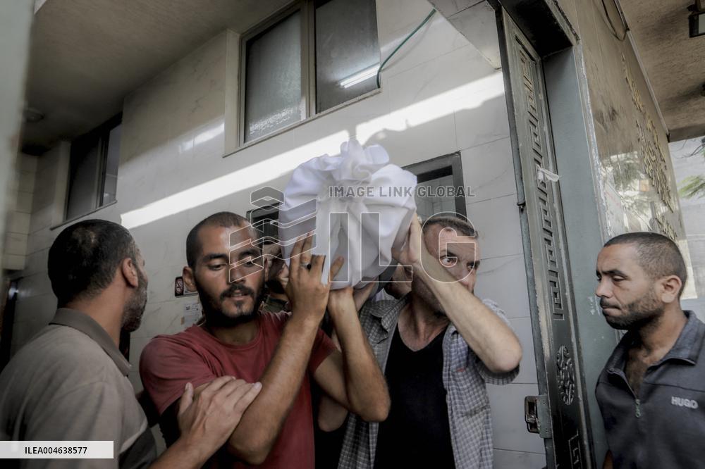 Families Mourn Airstrike Victims - Gaza