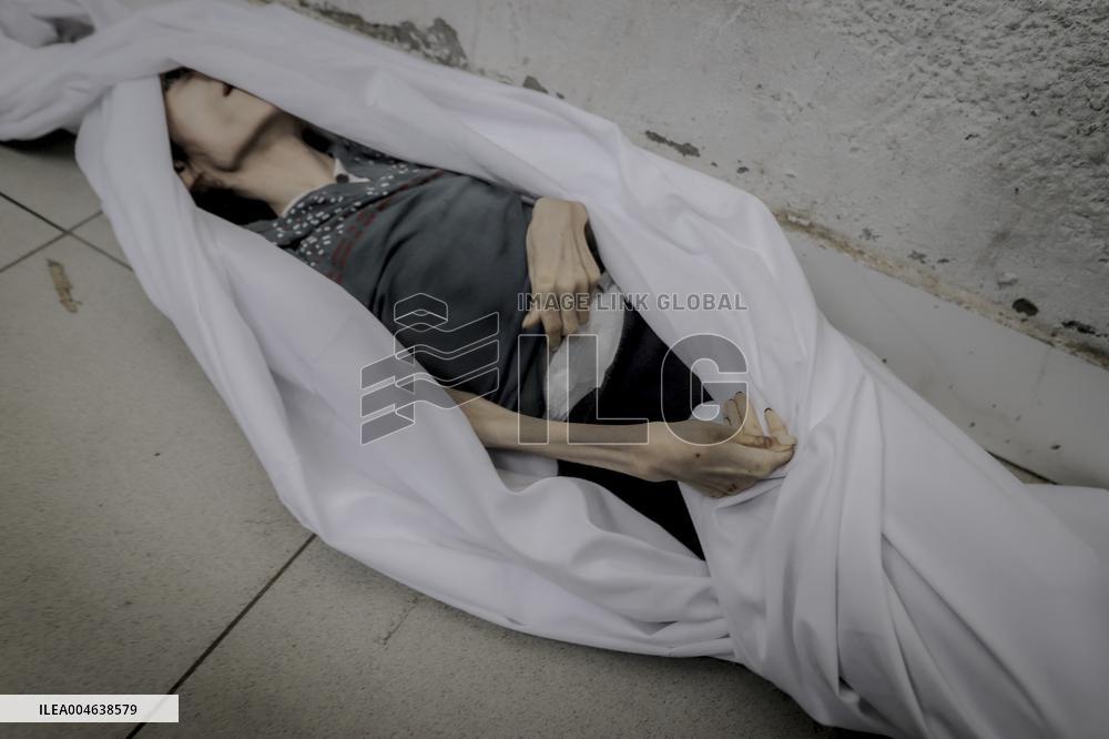 Families Mourn Airstrike Victims - Gaza