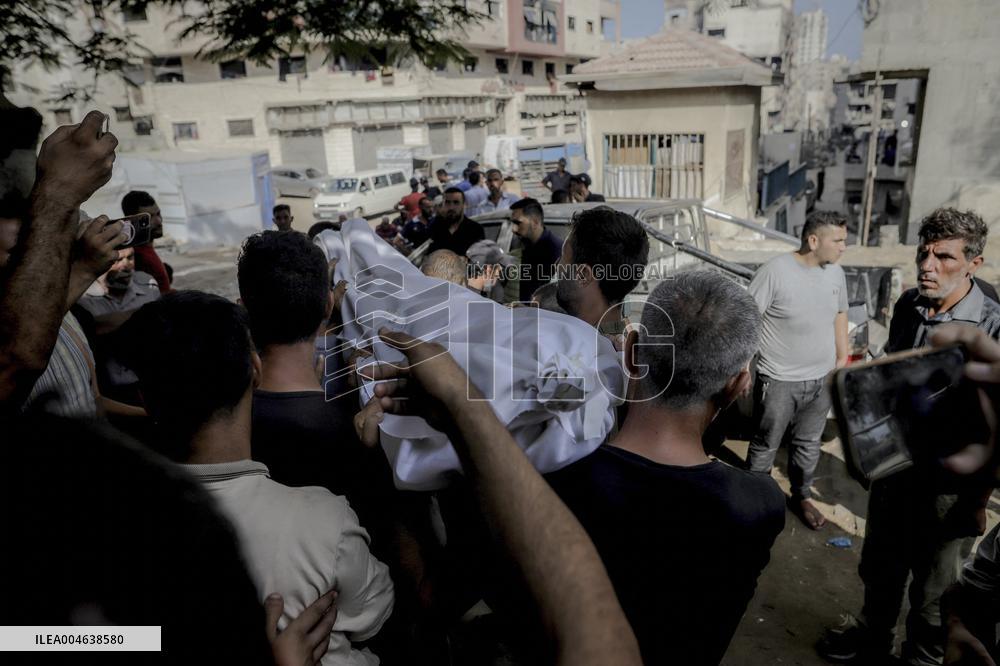 Families Mourn Airstrike Victims - Gaza