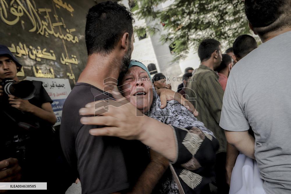 Families Mourn Airstrike Victims - Gaza