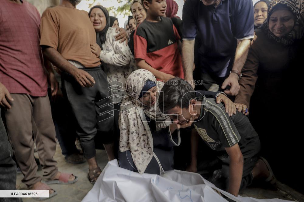 Families Mourn Airstrike Victims - Gaza