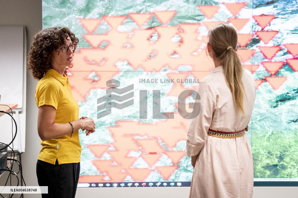 Sara Aagesen Addresses Media at Wildfire Center - Spain