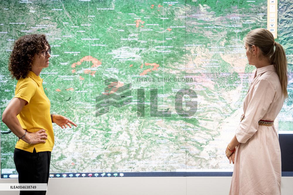 Sara Aagesen Addresses Media at Wildfire Center - Spain