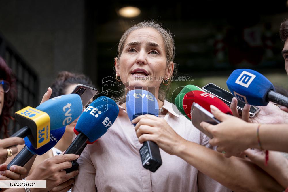 Sara Aagesen Addresses Media at Wildfire Center - Spain